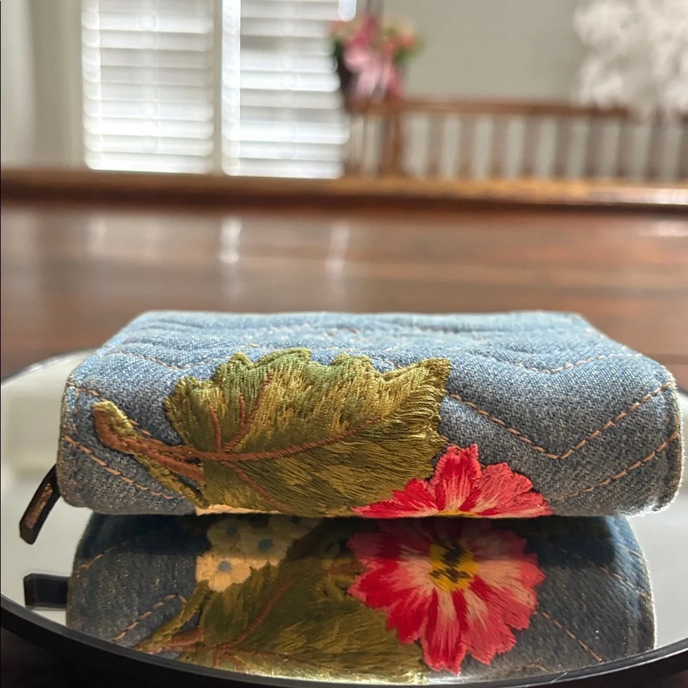 GUCCI Denim GG Marmont Floral Embroidered Compact Wallet - Picture 5 of 12